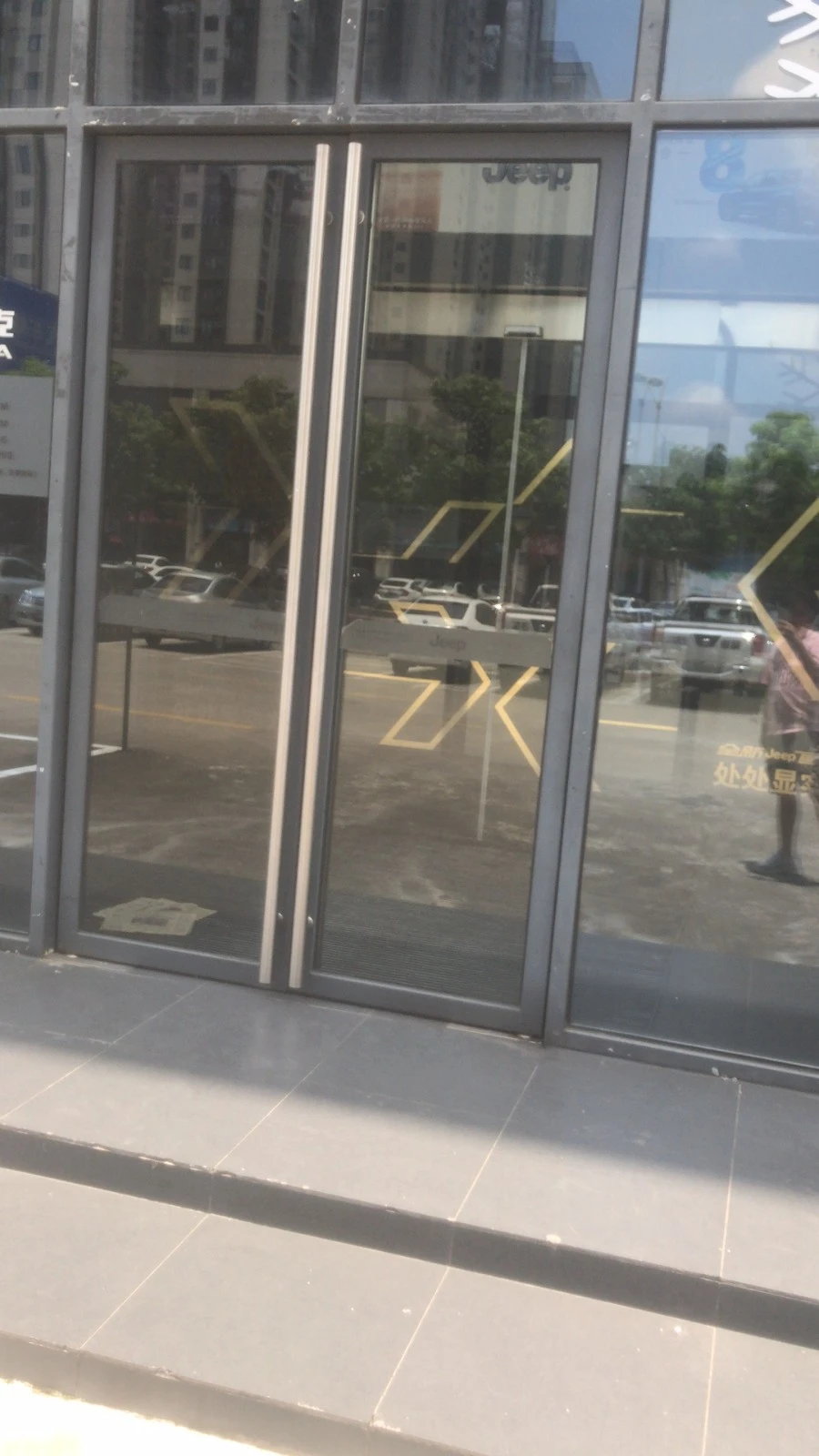 glass partition for offices